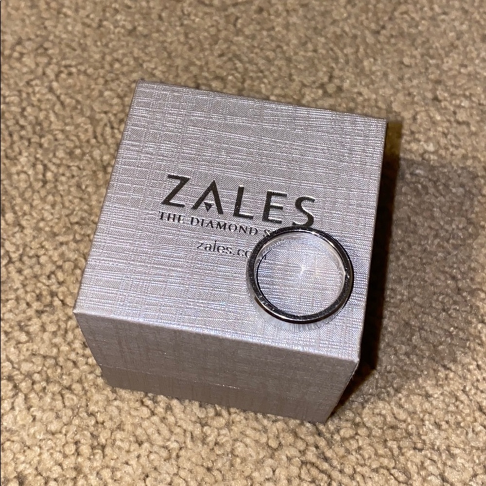 A sterling silver ring! Unisex